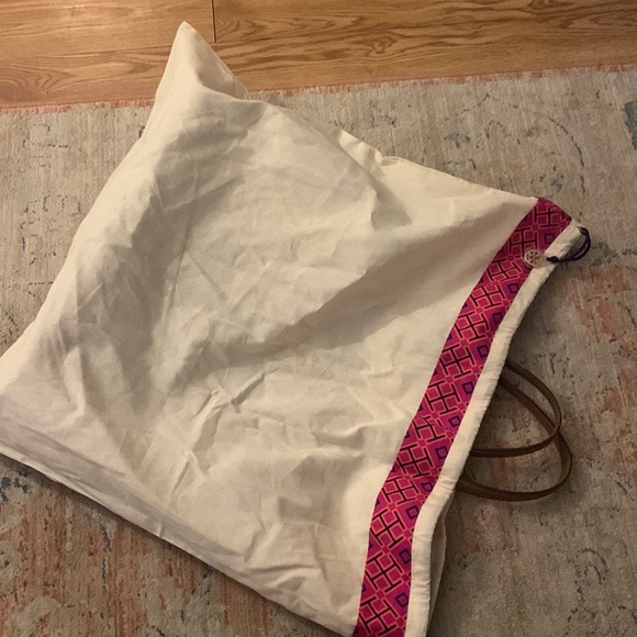 Tory Burch Everly Leather Tote - Picture 10 of 13